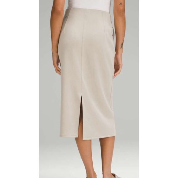 Lululemon Softstreme High-Rise Midi Skirt Mojave Tan Size 0 W8AK5S in MOVT NWT - Picture 3 of 16